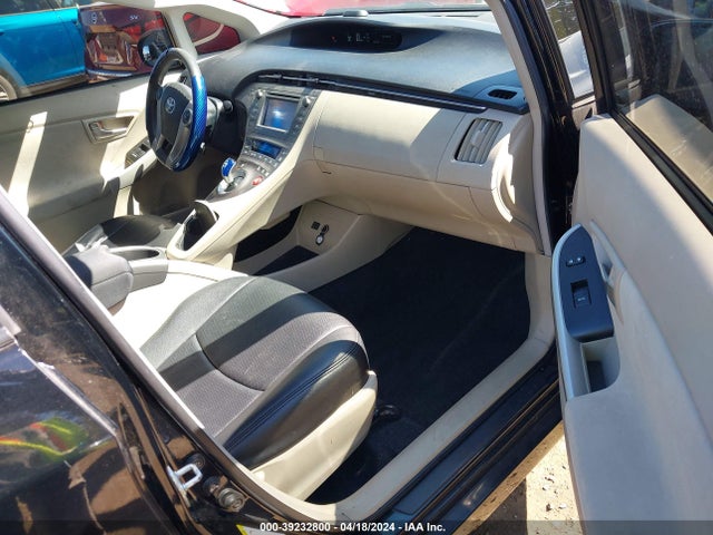 Toyota Prius Three 2014 JTDKN3DU2E1833485 Image 5