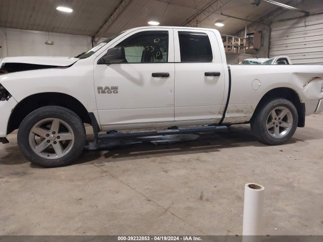 RAM 1500 Express Quad Cab 4x4 6'4 Box 2018 1C6RR7FGXJS230782 Image 14