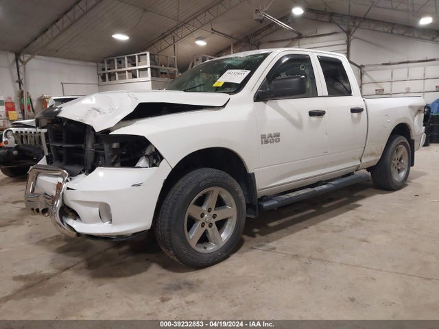 RAM 1500 Express Quad Cab 4x4 6'4 Box 2018 1C6RR7FGXJS230782 Image 2