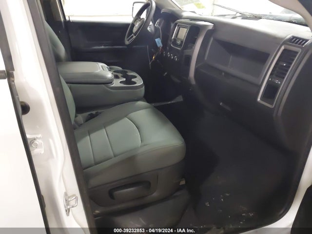 RAM 1500 Express Quad Cab 4x4 6'4 Box 2018 1C6RR7FGXJS230782 Image 5
