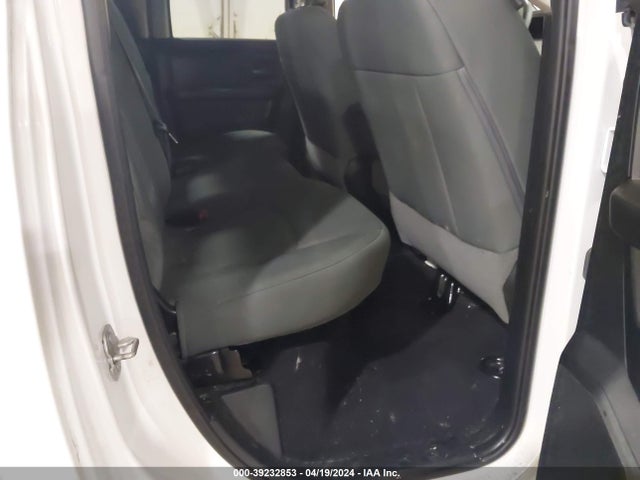 RAM 1500 Express Quad Cab 4x4 6'4 Box 2018 1C6RR7FGXJS230782 Image 8