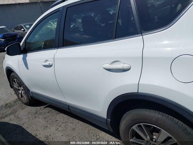 Toyota Rav4 Xle 2018 JTMWFREV4JJ165109 Image 15