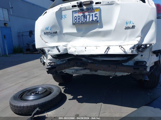 Toyota Rav4 Xle 2018 JTMWFREV4JJ165109 Image 18