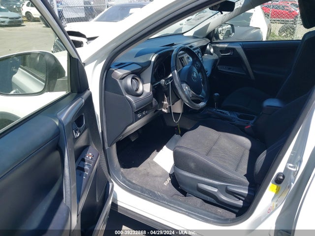 Toyota Rav4 Xle 2018 JTMWFREV4JJ165109 Image 21