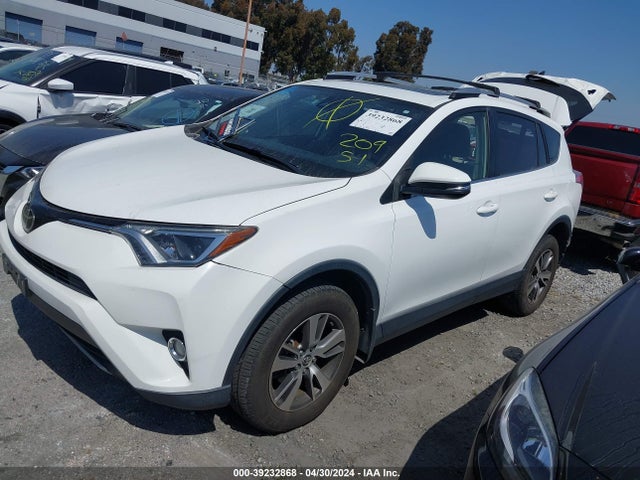 Toyota Rav4 Xle 2018 JTMWFREV4JJ165109 Image 2