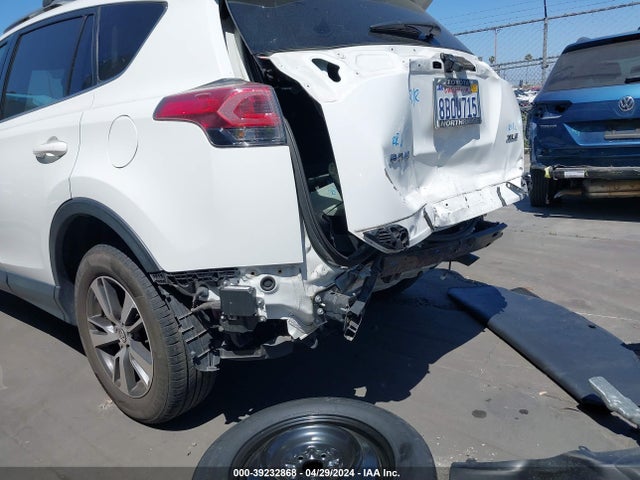 Toyota Rav4 Xle 2018 JTMWFREV4JJ165109 Image 6