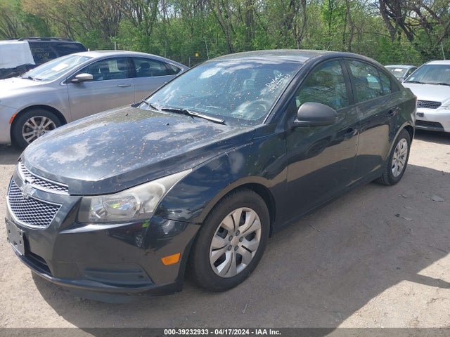 Chevrolet Cruze Ls Auto 2014 1G1PA5SH3E7173739 Image 2