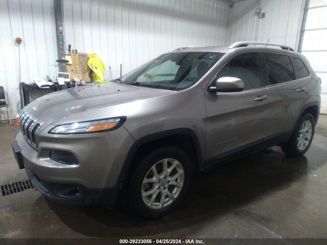 1C4PJMCX8JD576392 Jeep Cherokee Latitude 4x4