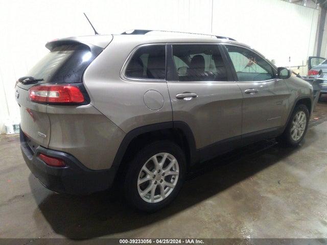 1C4PJMCX8JD576392 Jeep Cherokee Latitude 4x4