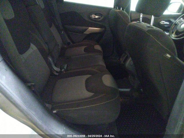 1C4PJMCX8JD576392 Jeep Cherokee Latitude 4x4