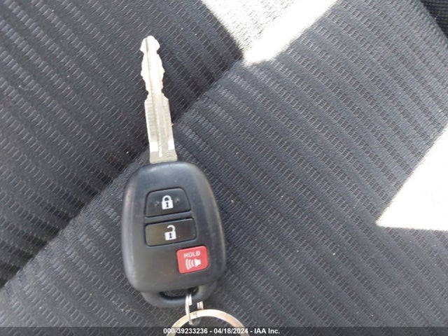 Toyota RAV4 LE 2018 JTMZFREV2JJ731250 Image 11