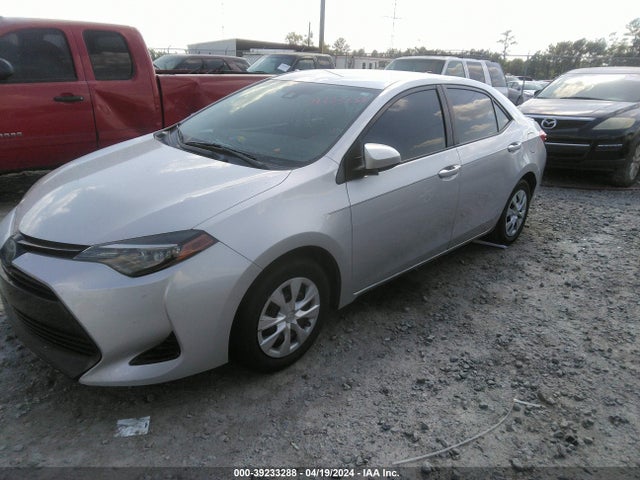 Toyota COROLLA L 2018 5YFBURHE7JP848823 Image 2