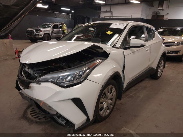 Toyota C-HR LE 2020 NMTKHMBX9LR104778 Image 2