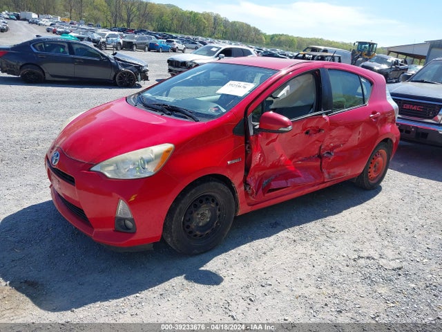 Toyota Prius C One 2014 JTDKDTB35E1059522 Image 2