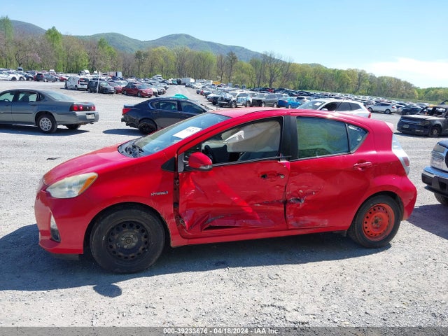 Toyota Prius C One 2014 JTDKDTB35E1059522 Image 6
