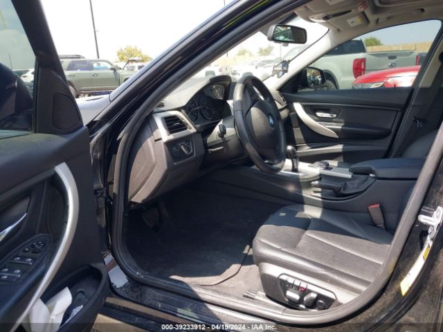 WBA8E1G3XHNU16515 BMW 320i