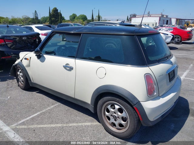 2005 MINI COOPER WMWRC33485TC56746 Photo 2