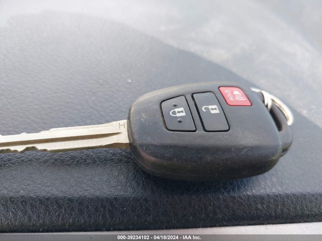 Toyota RAV4 LE 2018 JTMZFREV3JJ722489 Image 11