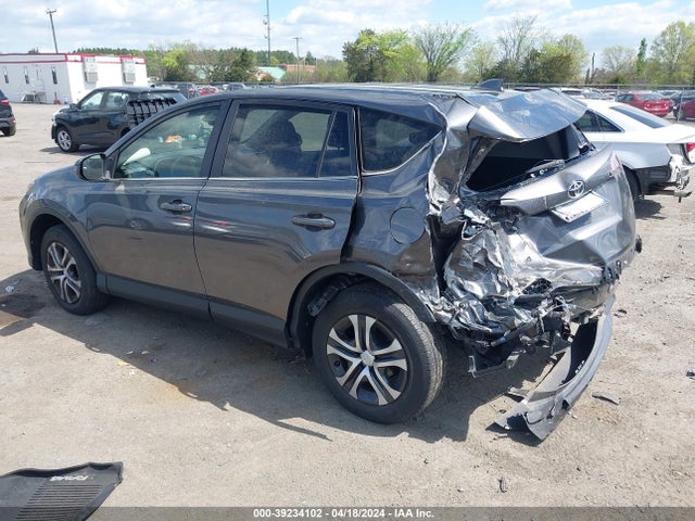 Toyota RAV4 LE 2018 JTMZFREV3JJ722489 Image 3