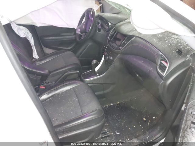 KL7CJLSB1JB635757 Chevrolet Trax Lt