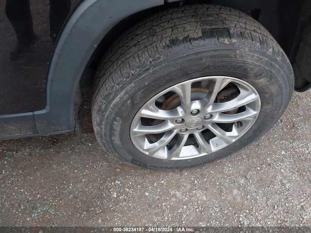 1C4PJMLXXKD136661 Jeep Cherokee Latitude Plus 4x4