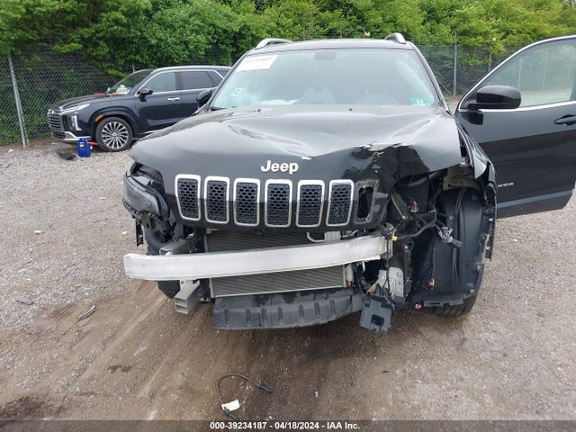 1C4PJMLXXKD136661 Jeep Cherokee Latitude Plus 4x4