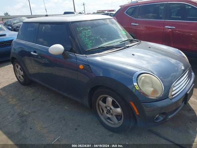 2010 MINI COOPER WMWMF3C5XATZ64756 Photo 0