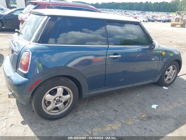 2010 MINI COOPER WMWMF3C5XATZ64756 Photo 3