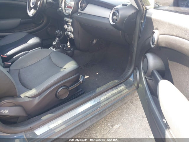 2010 MINI COOPER WMWMF3C5XATZ64756 Photo 4