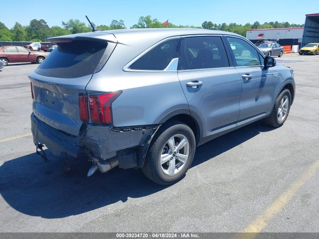 KIA SORENTO LX 2022 5XYRG4LC5NG143009 Image 4