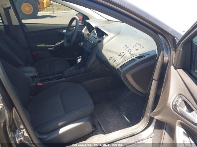 1FADP3F25GL338158 Ford FOCUS SE