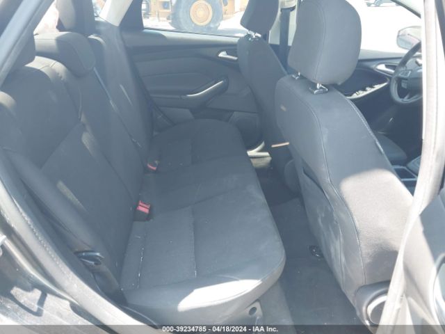 1FADP3F25GL338158 Ford FOCUS SE