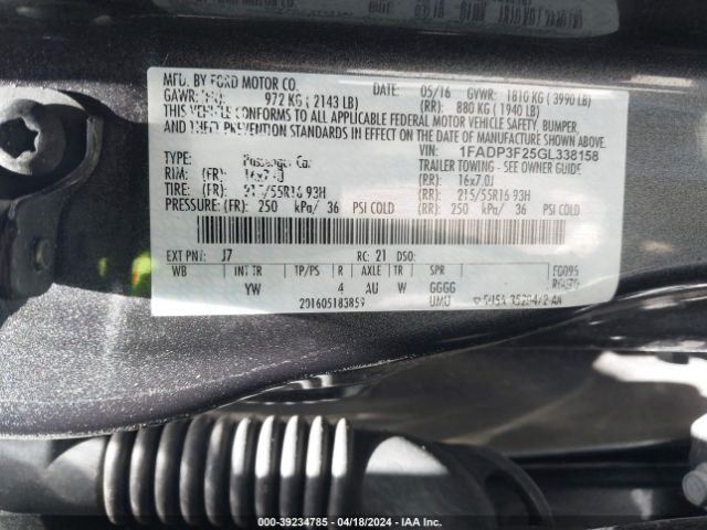 1FADP3F25GL338158 Ford FOCUS SE