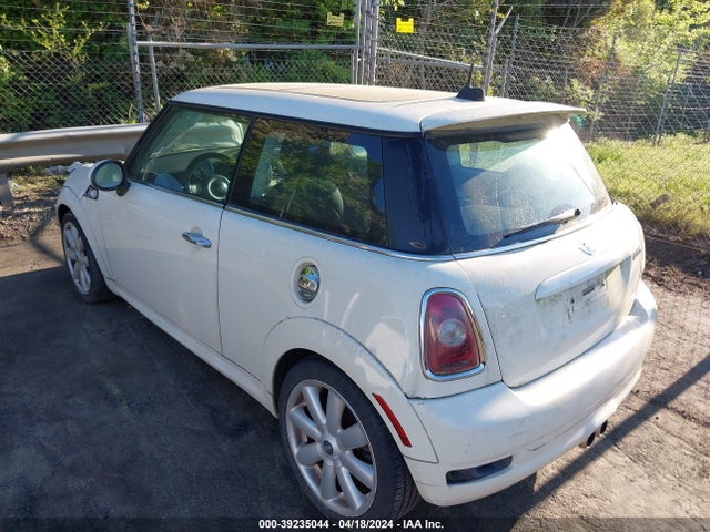 2007 MINI COOPER S WMWMF73547TT80787 Photo 2