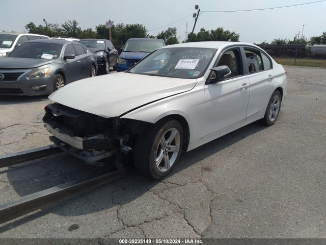 BMW 320i 2015 WBA3B1G54FNT64834 Image 2