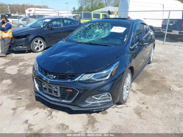 Chevrolet Cruze Premier Auto 2018 1G1BF5SM4J7102424 Image 2