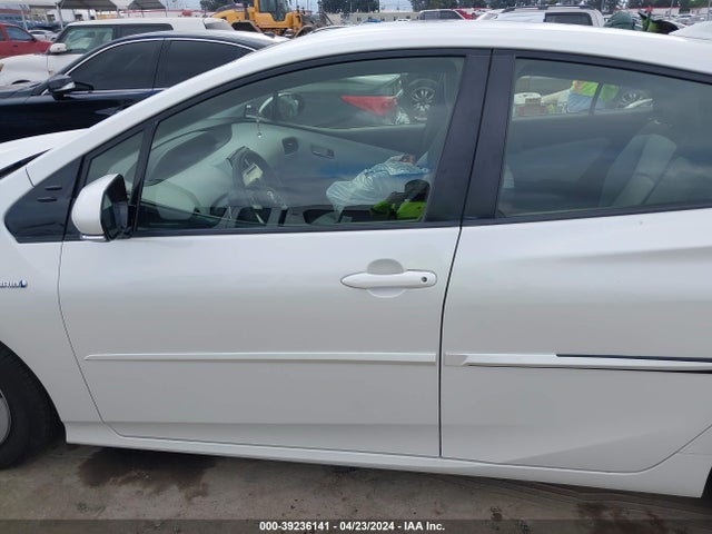 Toyota Prius Two 2017 JTDKBRFU5H3563556 Image 14