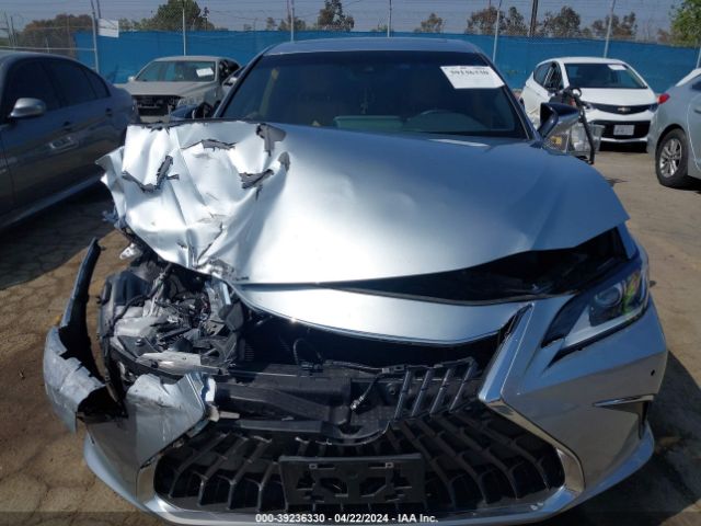58ADA1C12NU014916 Lexus ES 300H