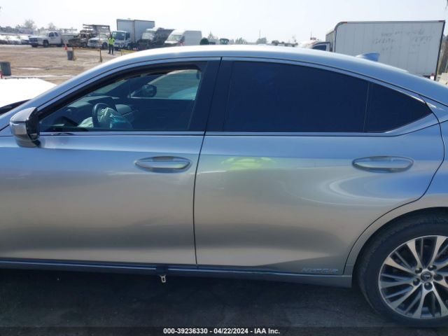58ADA1C12NU014916 Lexus ES 300H