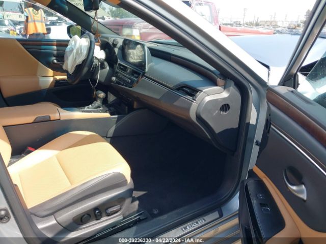 58ADA1C12NU014916 Lexus ES 300H