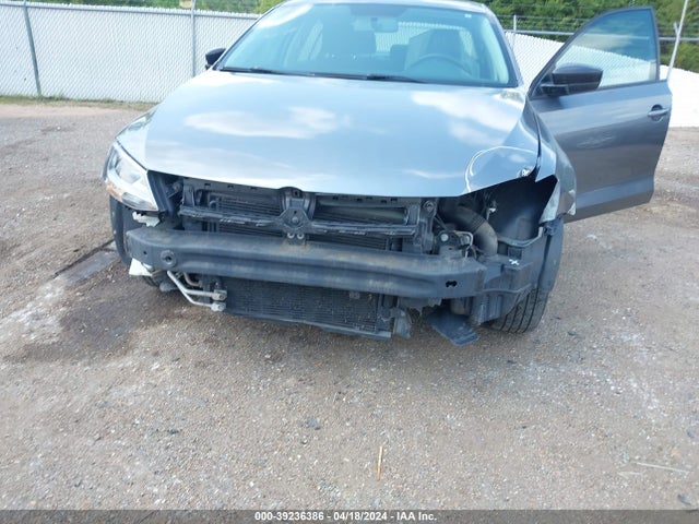 3VW2K7AJ1EM320920 Volkswagen Jetta 2.0l S