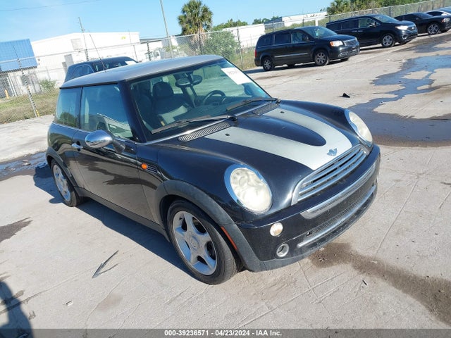 2006 MINI COOPER WMWRC33546TK71784 Photo 0