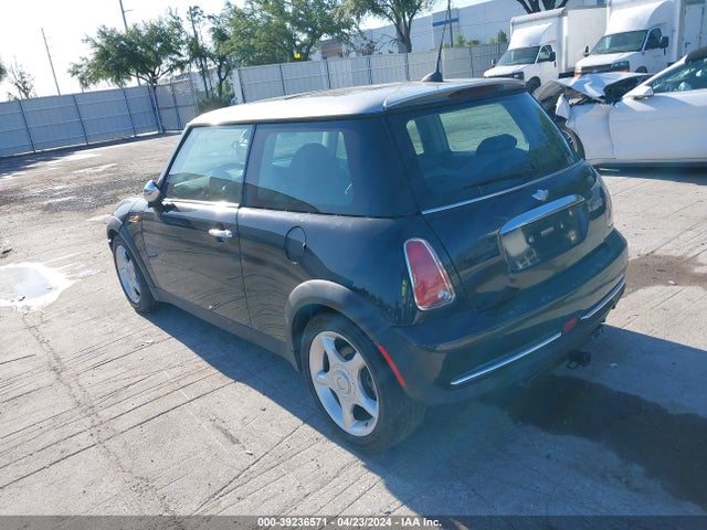 2006 MINI COOPER WMWRC33546TK71784 Photo 2