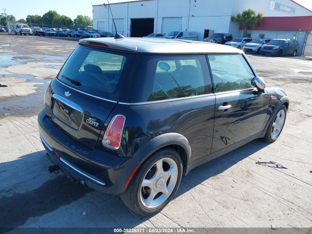 2006 MINI COOPER WMWRC33546TK71784 Photo 3