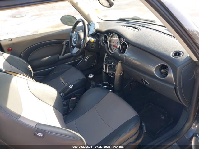 2006 MINI COOPER WMWRC33546TK71784 Photo 4