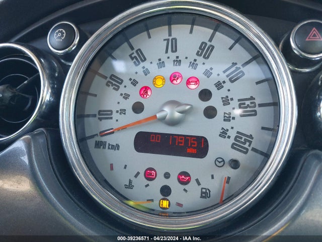 2006 MINI COOPER WMWRC33546TK71784 Photo 6