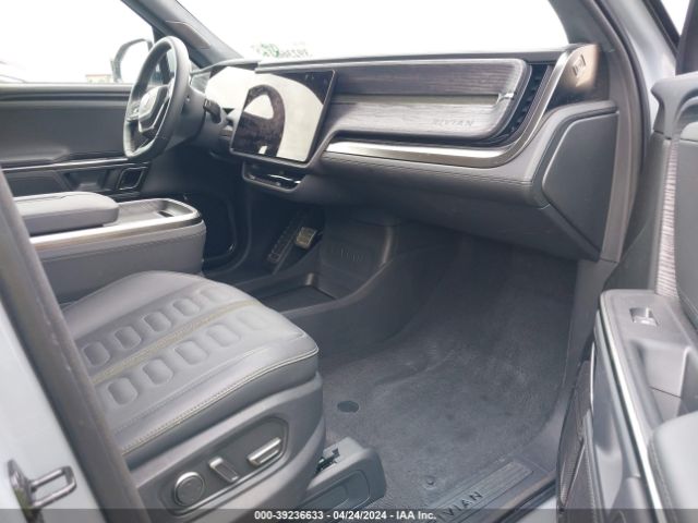 7PDSGABA9PN017336 Rivian R1s Adventure