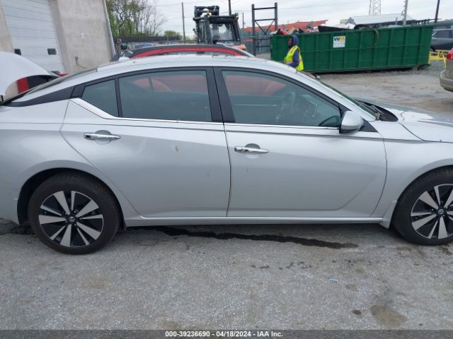 1N4BL4DW5NN360743 Nissan Altima Sv Intelligent Awd