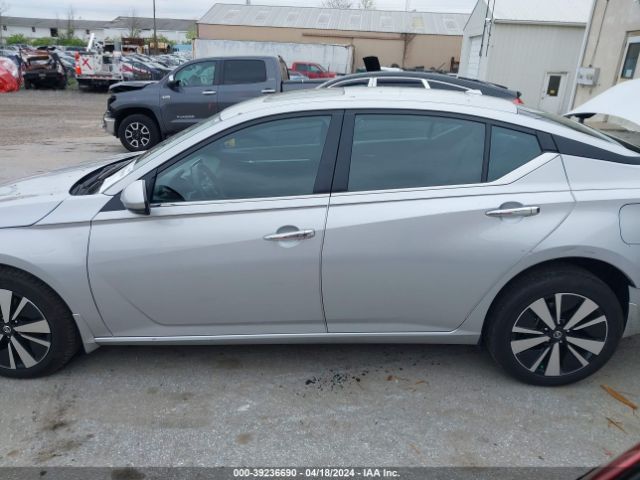 1N4BL4DW5NN360743 Nissan Altima Sv Intelligent Awd