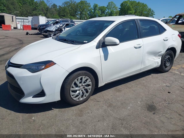 Toyota COROLLA LE 2017 5YFBURHEXHP606022 Image 2